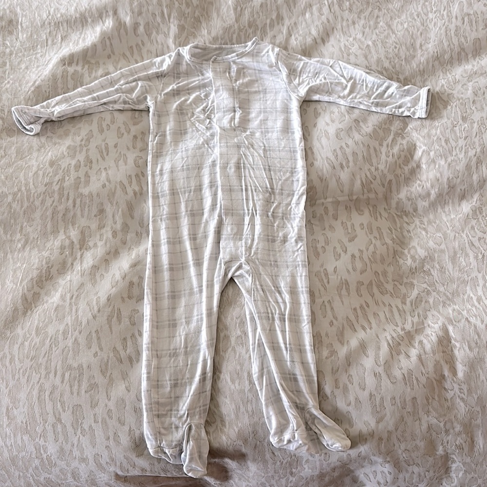 6-9 Months Magnetic Me - Good Condition